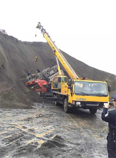 新乡上犹道路救援